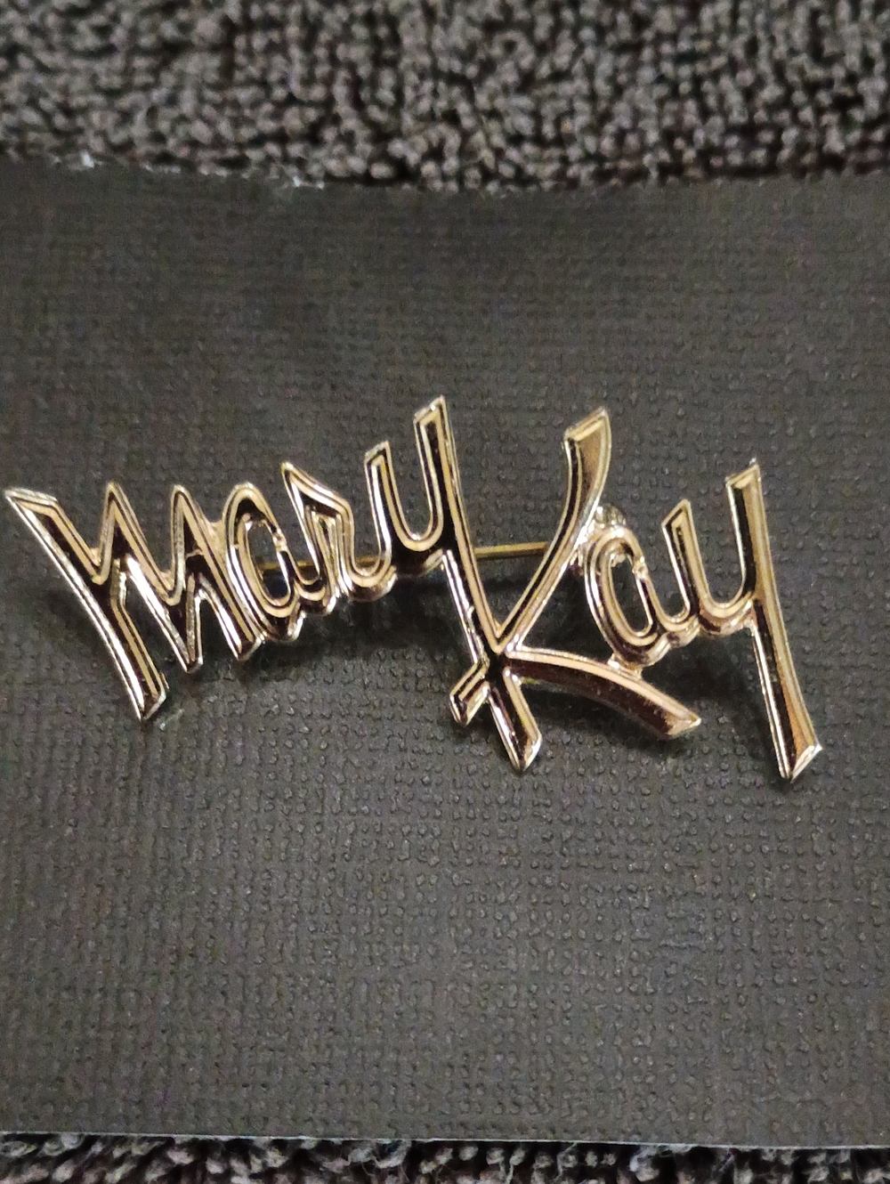 Mary Kay Shiny Gold Script Logo Pin